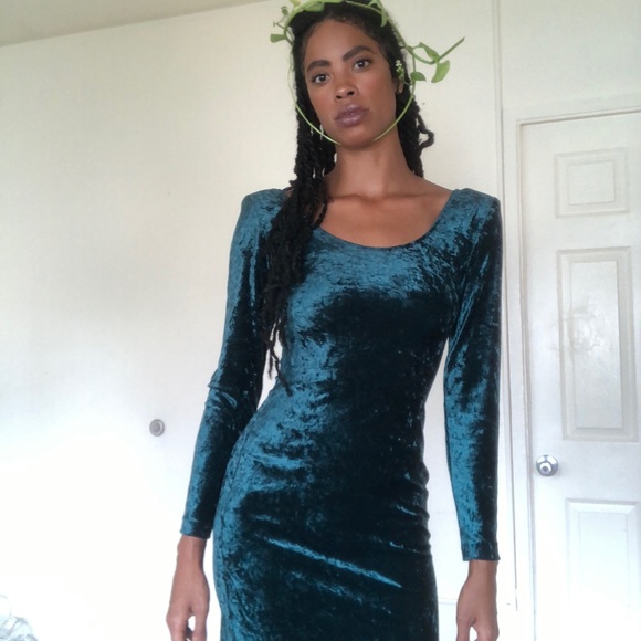Dresses & Skirts - Vintage Green Velvet Dress